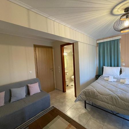 Flo'S Apartments Mesolóngion المظهر الخارجي الصورة