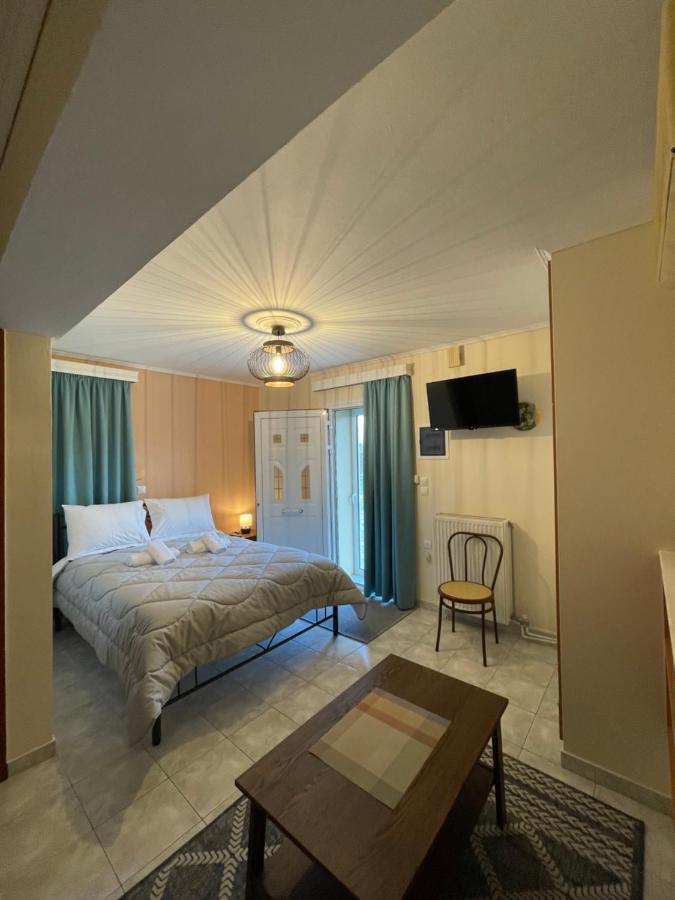 Flo'S Apartments Mesolóngion المظهر الخارجي الصورة