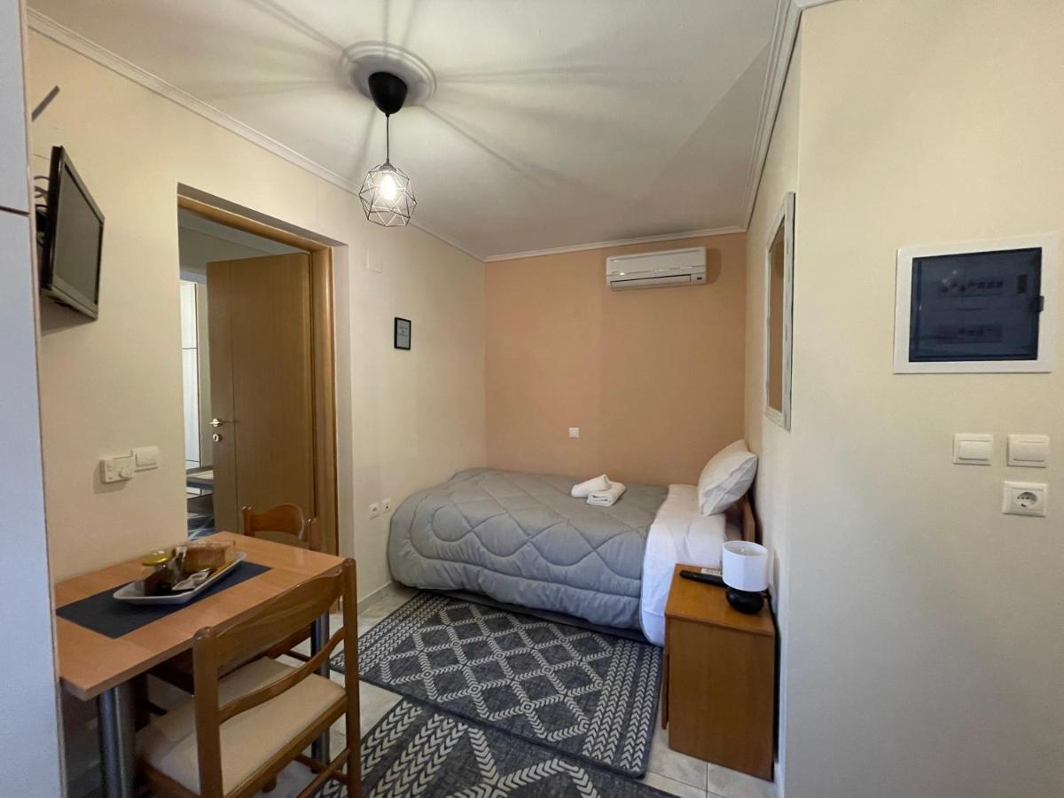 Flo'S Apartments Mesolóngion المظهر الخارجي الصورة