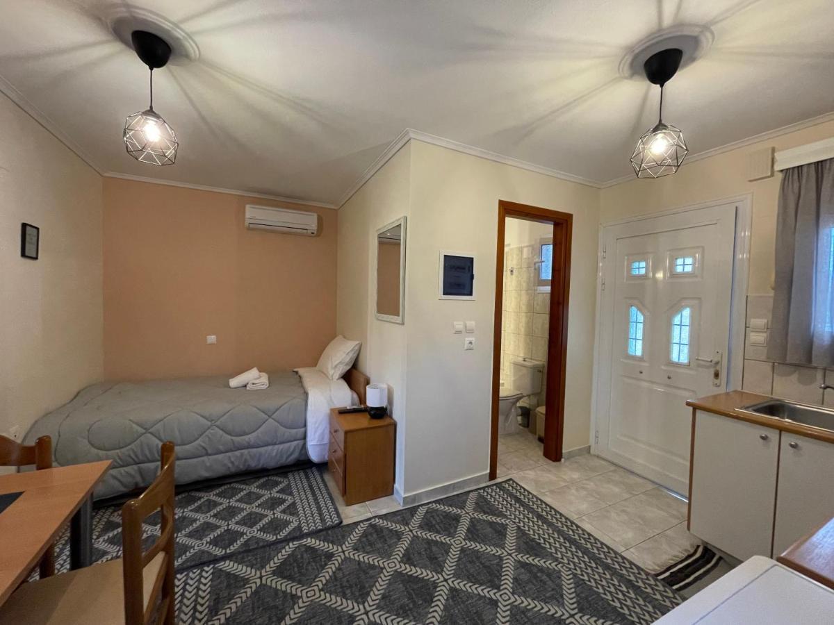Flo'S Apartments Mesolóngion المظهر الخارجي الصورة