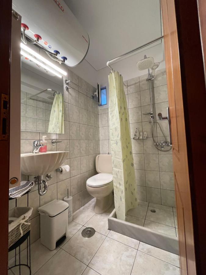 Flo'S Apartments Mesolóngion المظهر الخارجي الصورة