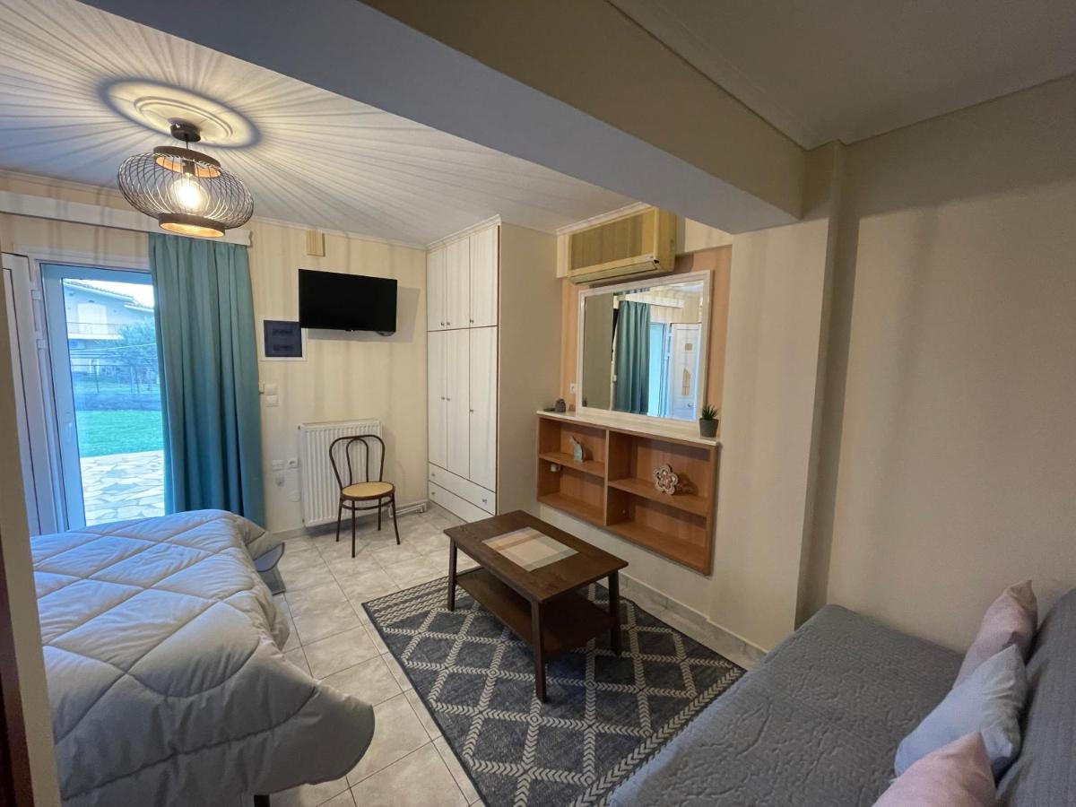Flo'S Apartments Mesolóngion المظهر الخارجي الصورة